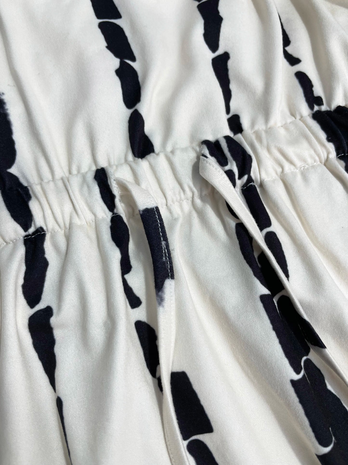 Sommerkleid Mit Spaghettiträgern Für Damen, Gürtel Und Seitenschlitz – Lässiges, Ärmelloses, Fließendes Kleid