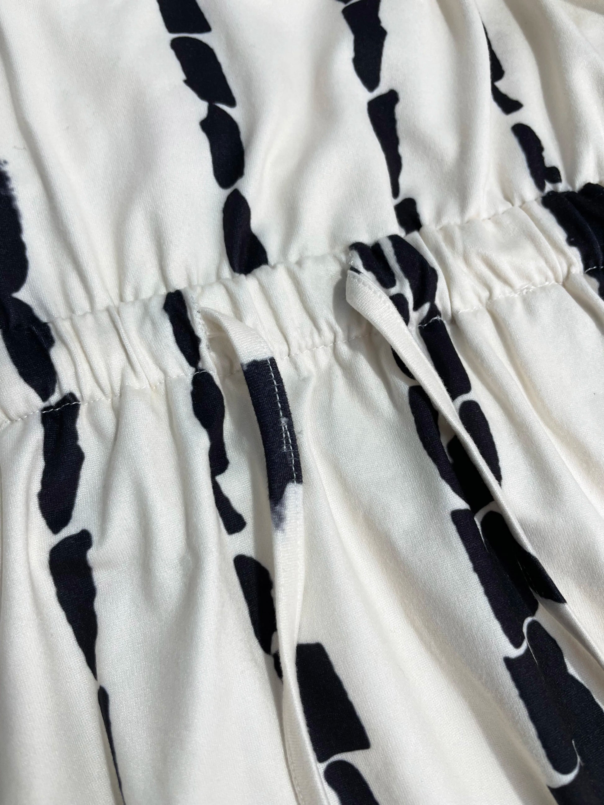 Sommerkleid Mit Spaghettiträgern Für Damen, Gürtel Und Seitenschlitz – Lässiges, Ärmelloses, Fließendes Kleid