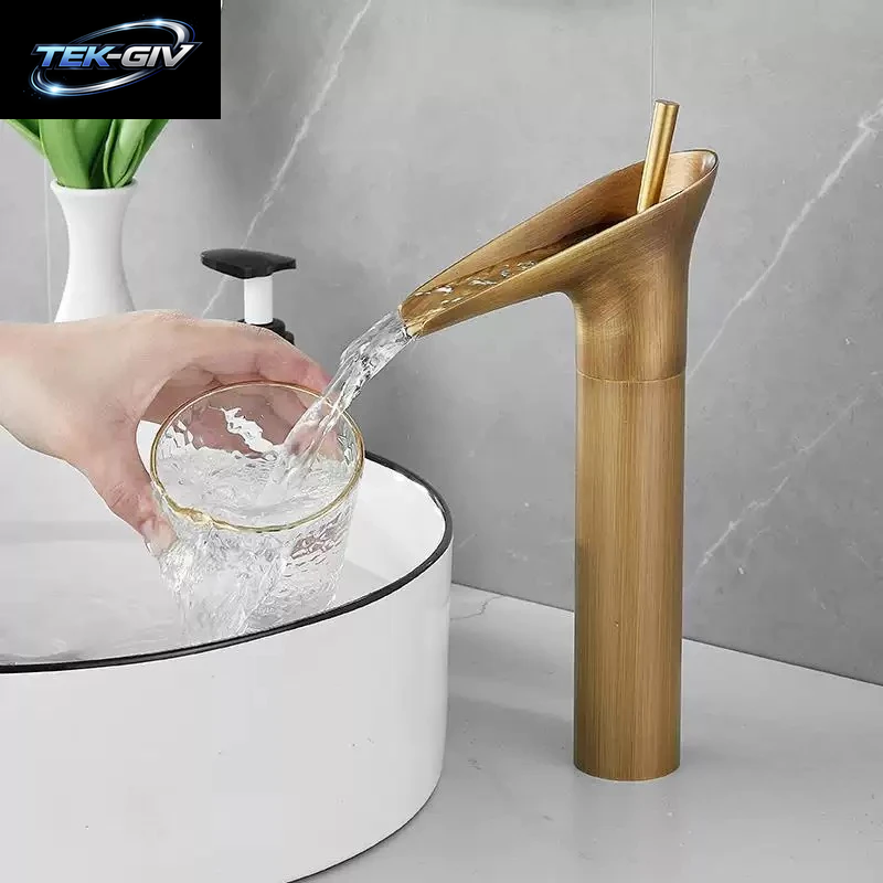 Badezimmerarmatur Einhand-Wasserfall-Waschtischarmatur Messing Antik Warm- Und Kaltwasser Badezimmer-Waschtischmischer Weinglas-Stil Armaturen