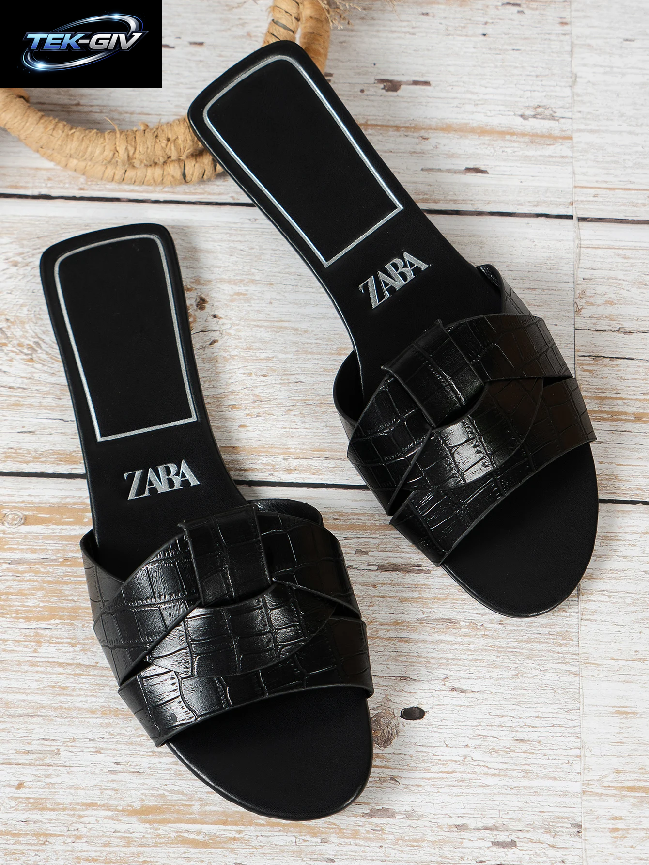 2026 Neue Modische Luxus-Designer-Damensandalen Gewebte Bequeme Damen-Sandalen Lässige Sommer-Flachsandalen Für Damen in Übergrößen