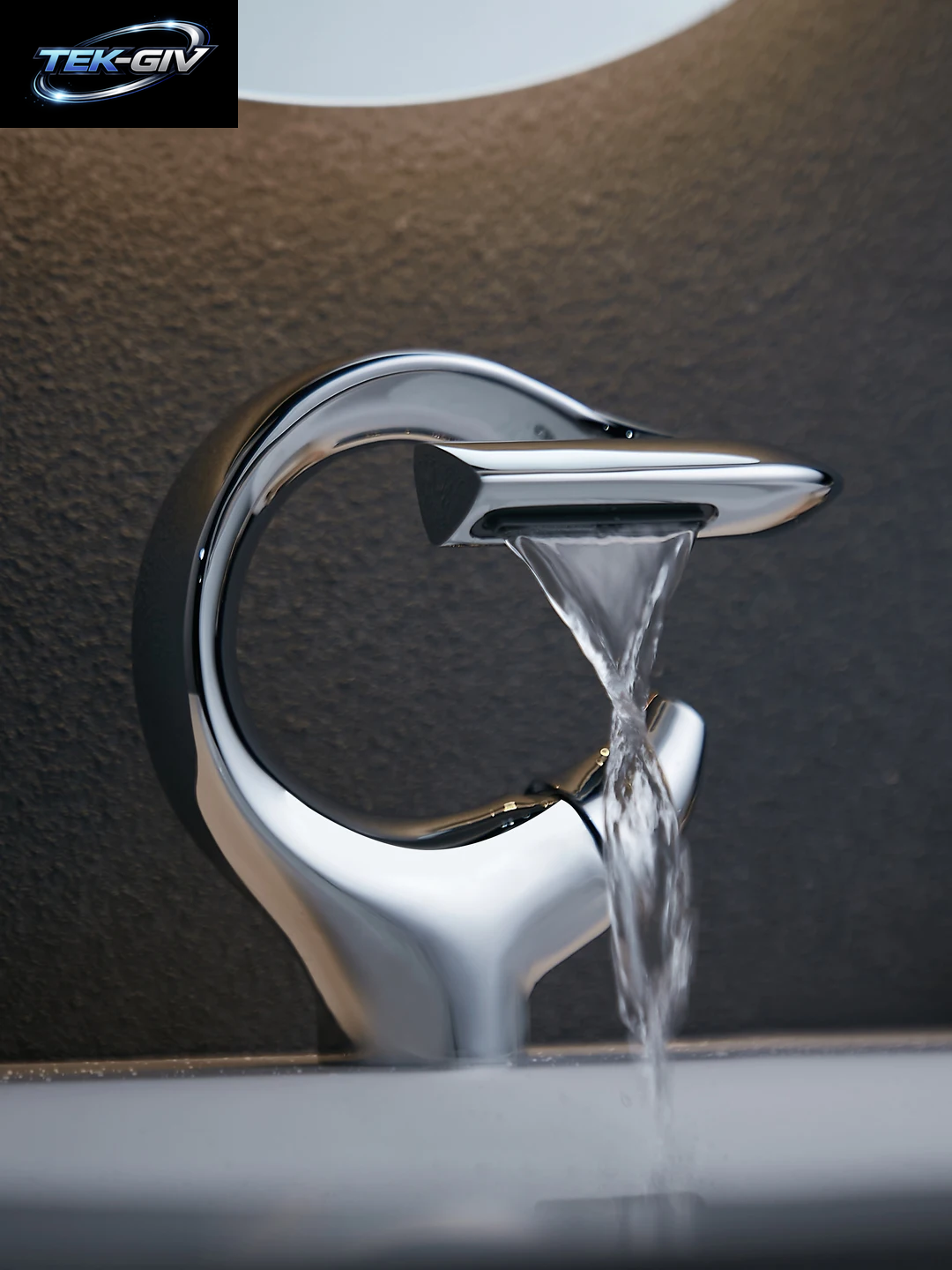 Neues Design Becken Wasserhahn Messing Bad Waschbecken Wasserfall Heiß-Und Kaltwasser Mischer Wasserhahn Einhand Kran Chrom Schwarz Mischbatterie