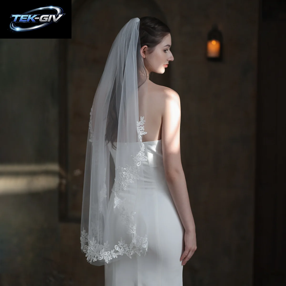 CC Brautschleier Damen Accessoires Hochzeit Haarschmuck Verlobung Haarschmuck Eine Schicht Spitze Applizierter Rand Mit Kammschleier V683-1