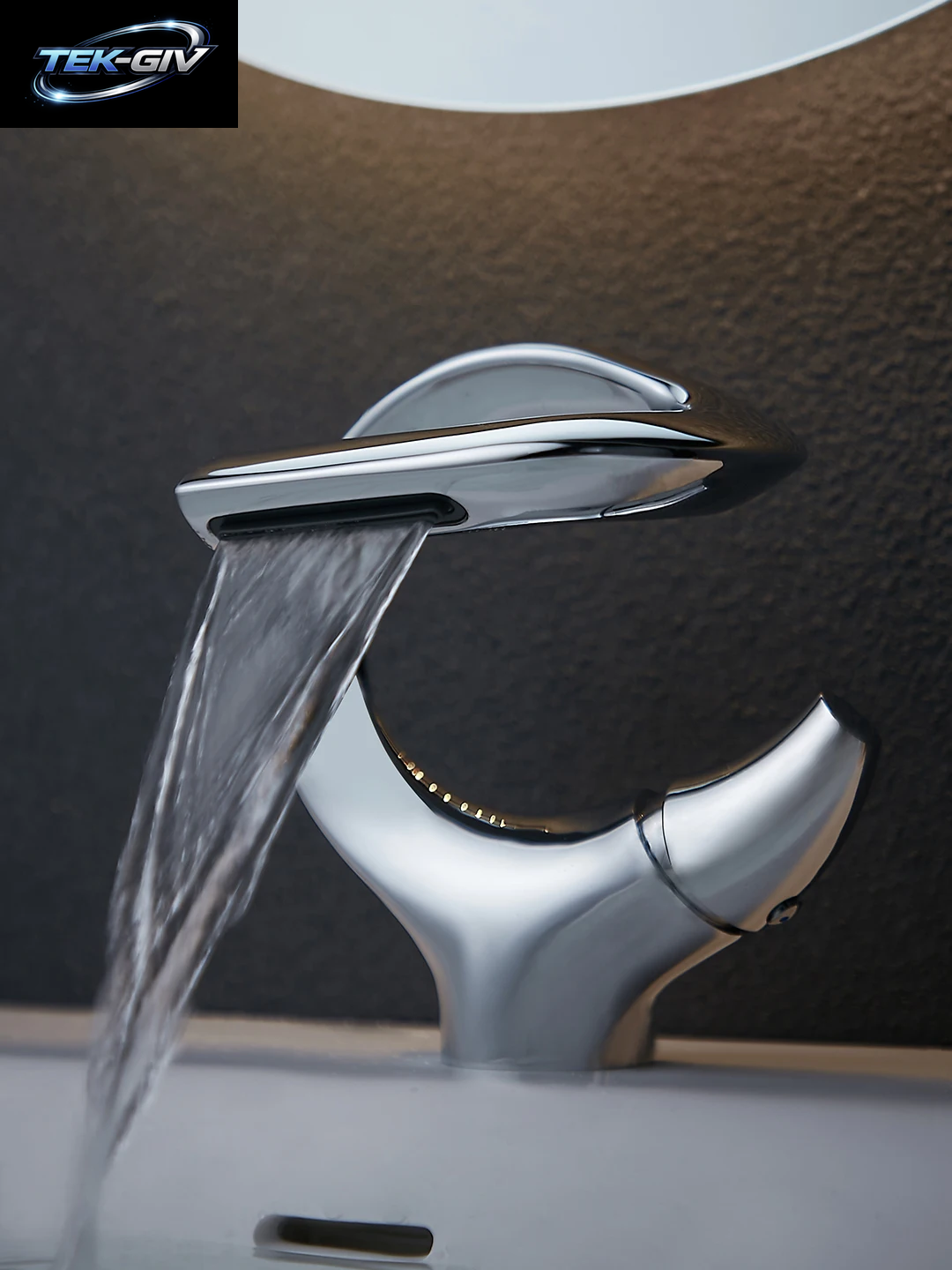 Neues Design Becken Wasserhahn Messing Bad Waschbecken Wasserfall Heiß-Und Kaltwasser Mischer Wasserhahn Einhand Kran Chrom Schwarz Mischbatterie