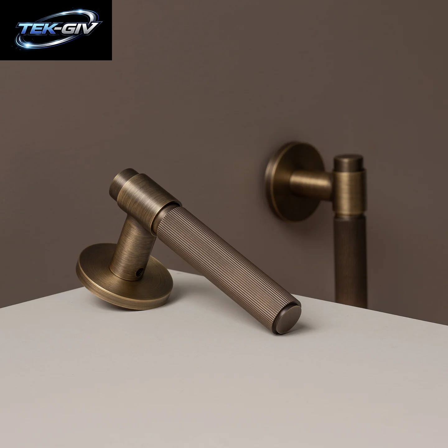 DOOROOM Messing-Türschloss-Set, Modernes Streifenmuster, Antike Bronze, Innentürschloss, Dekoratives Schloss, Privatsphäre-Schloss, Durchgangsschloss