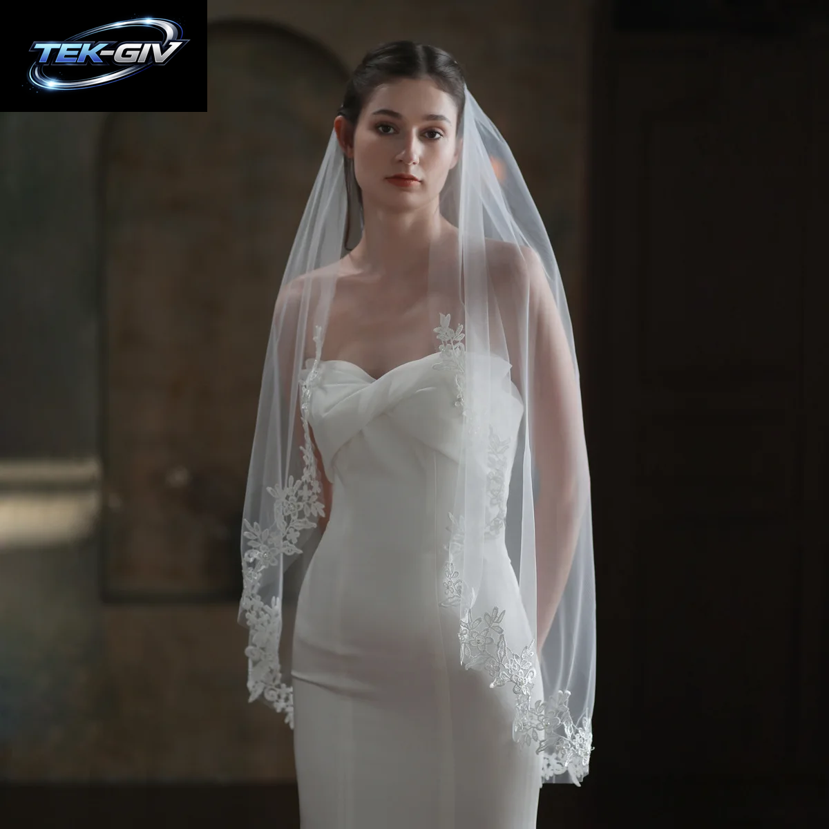 CC Brautschleier Damen Accessoires Hochzeit Haarschmuck Verlobung Haarschmuck Eine Schicht Spitze Applizierter Rand Mit Kammschleier V683-1