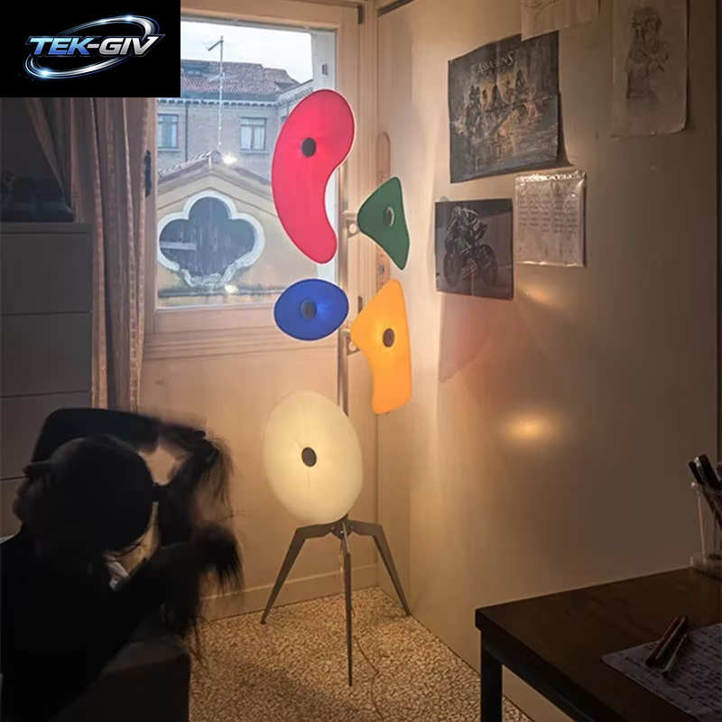 Skandinavische Stehlampe Kreative Led-Farblicht Acryl Orbitallampe Designer Kawaii Lampe Wohnzimmer Schlafzimmer Ecksofa Licht