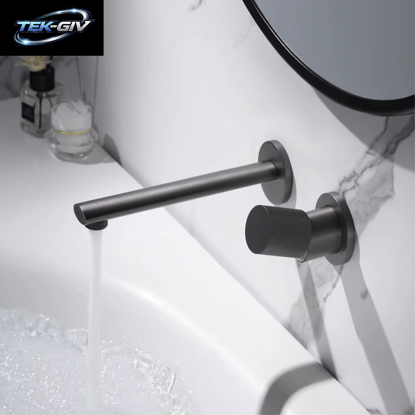 Luxuriöser, an Der Wand Montierter Badezimmerhahn Aus Gebürstetem Goldmessing Mit Einstellbarem Wasservolumen. Eingebettetes Design Für Warm- Und Kaltwasser-Waschtischarmaturen